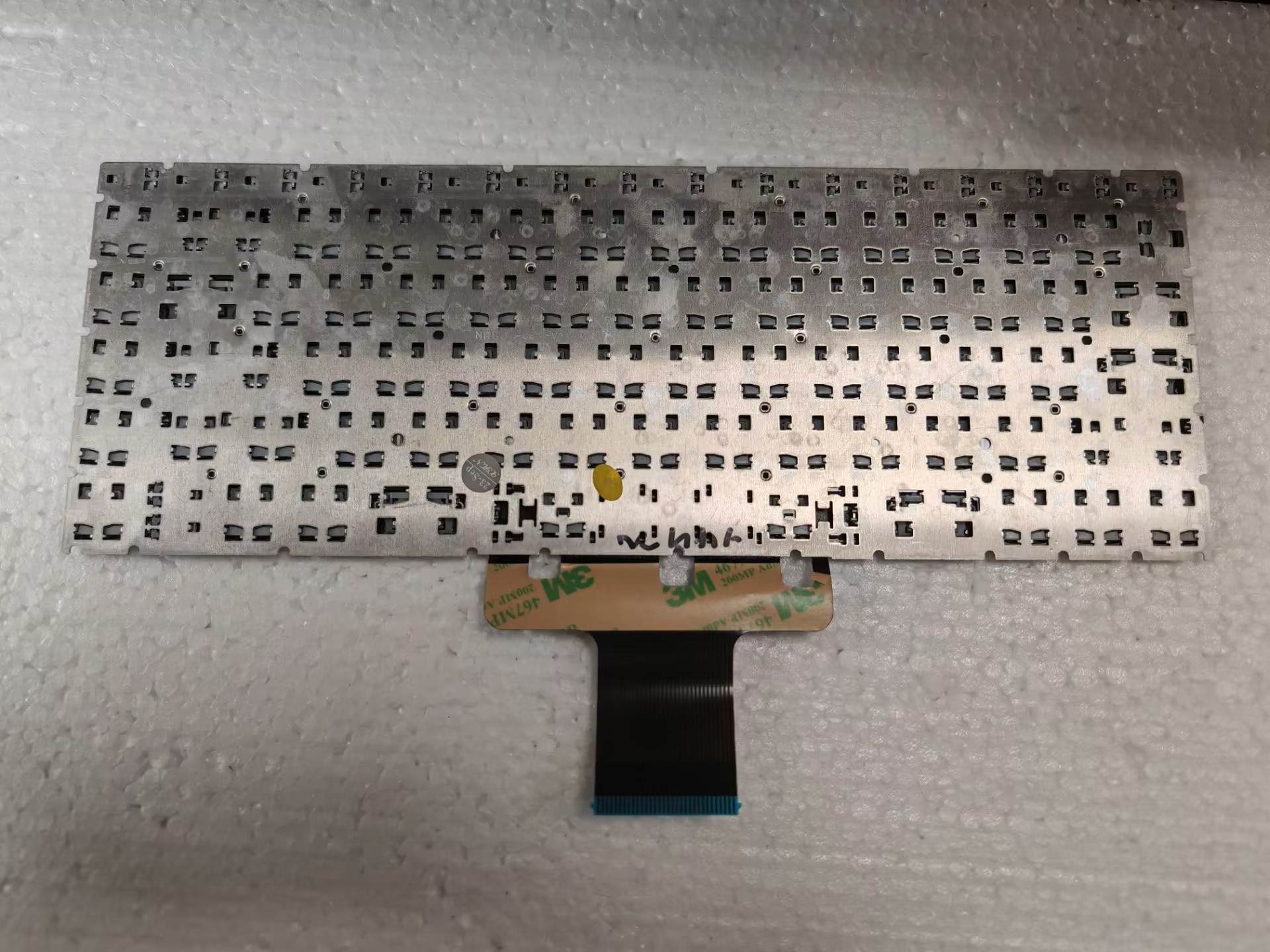 US silver no backlit keyboard  - Gaming Keyboard Hp review and price